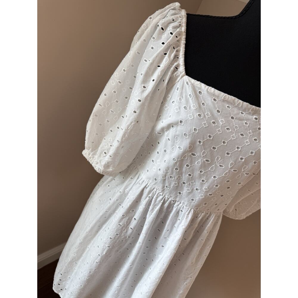 White Eyelet Women’s Dress Size Medium - Picture 4 of 10
